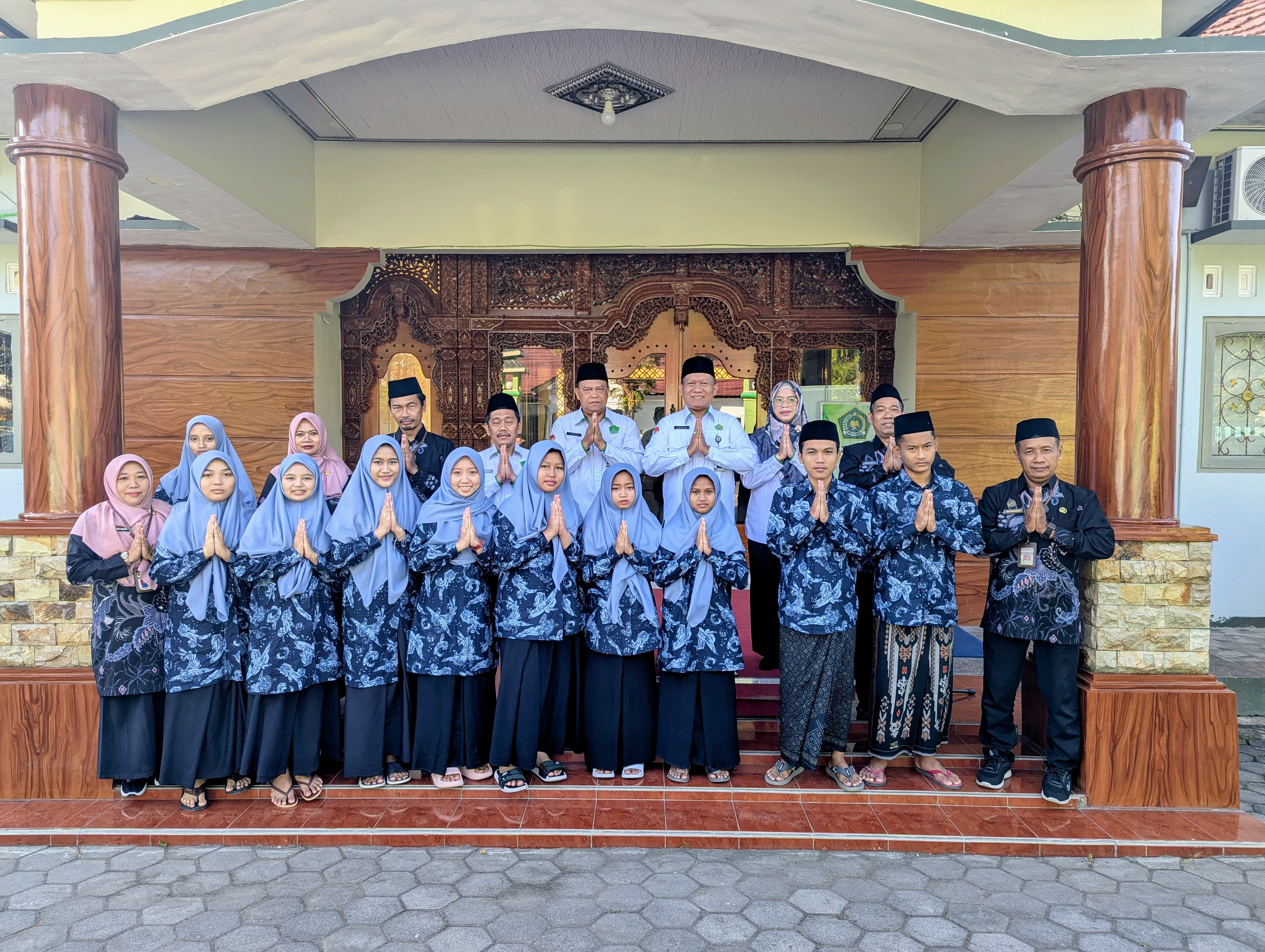Kepala Kemenag Demak Lepas Peserta MQK Provinsi Dalam Apel Pagi